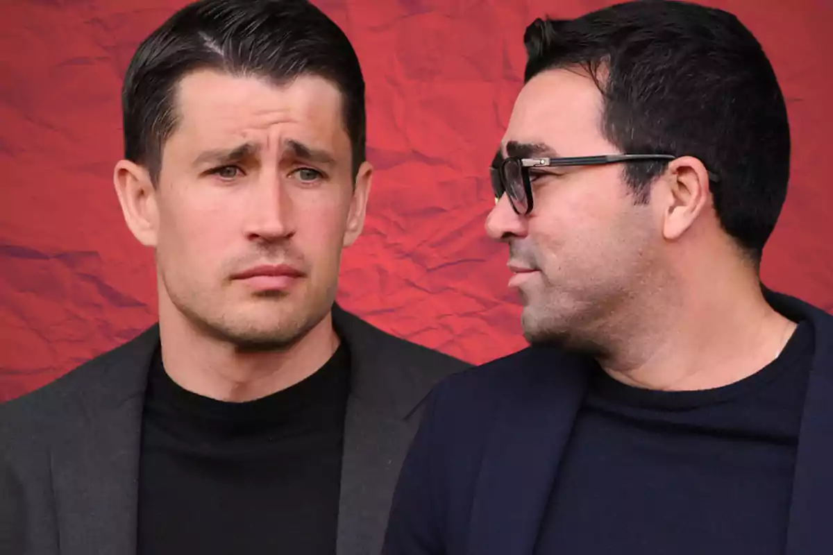 Dos hombres con expresión seria frente a un fondo rojo
