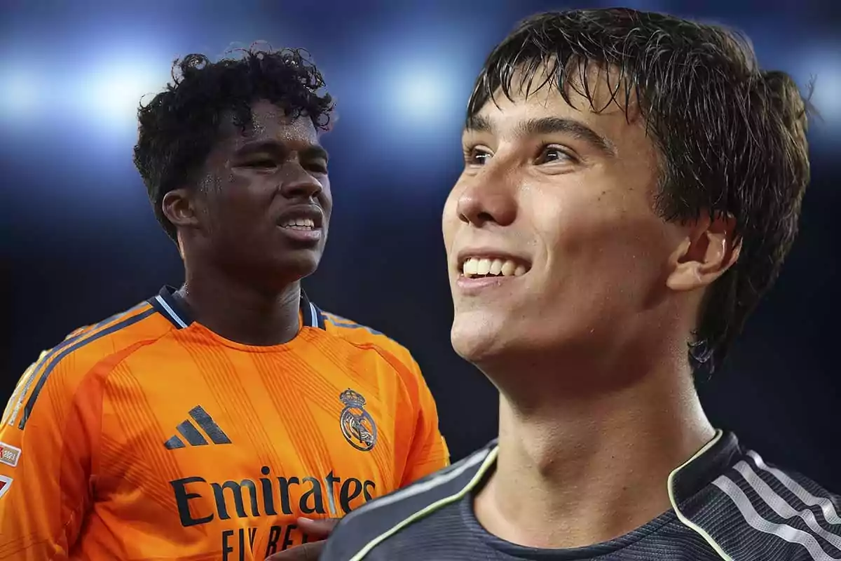 Dos futbolistas jóvenes con uniformes de Real Madrid en un estadio iluminado