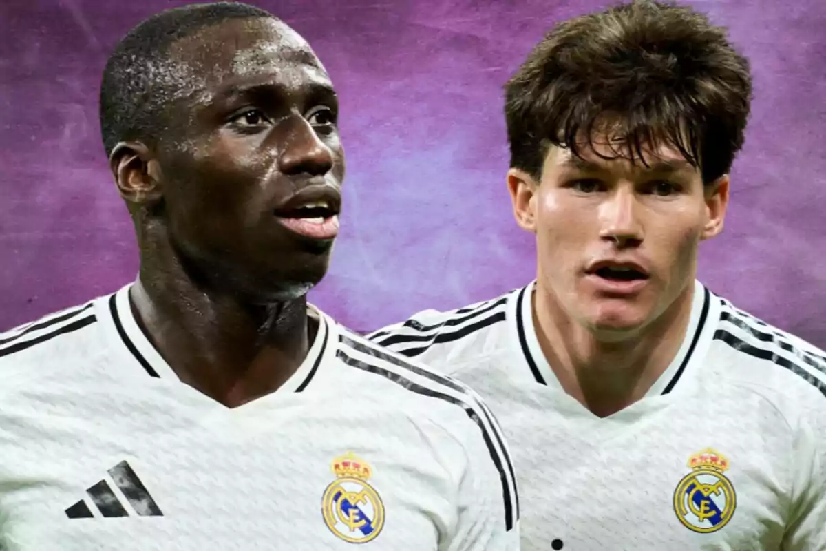 Dos futbolistas del Real Madrid con uniforme blanco posan frente a un fondo morado
