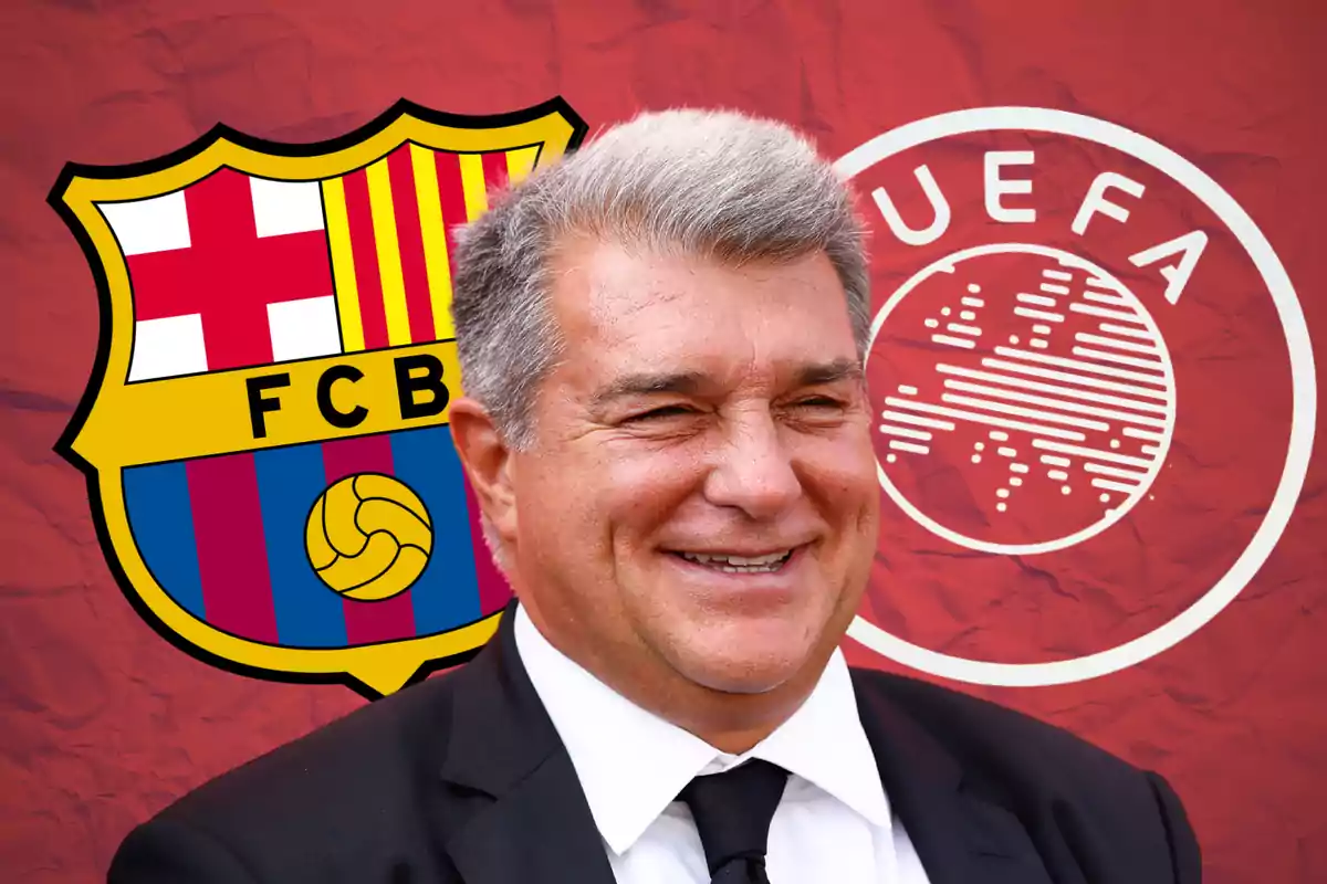 Hombre sonriente con traje frente a los logotipos del FC Barcelona y la UEFA sobre un fondo rojo