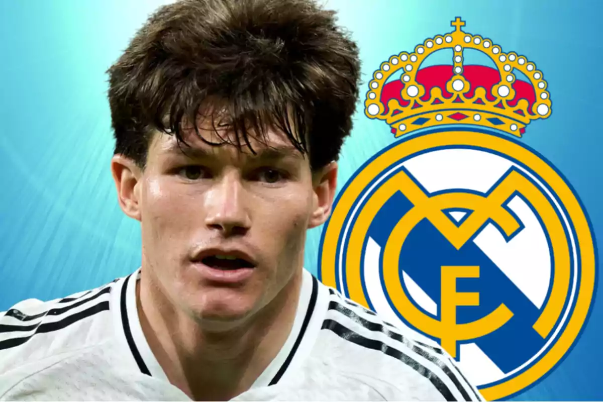 Jugador de fútbol con camiseta blanca frente al escudo del Real Madrid sobre un fondo azul