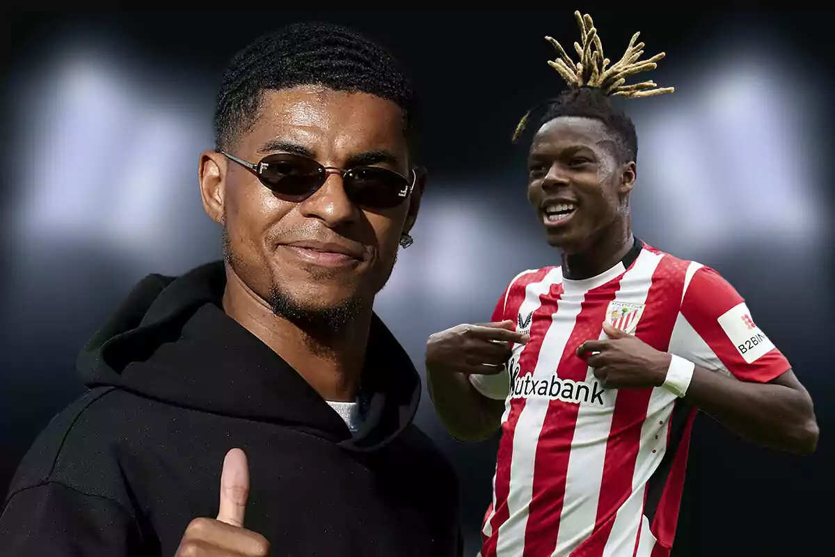 Dos hombres posando, uno con gafas de sol y sudadera negra haciendo un gesto de aprobación con el pulgar, el otro con uniforme de fútbol rojo y blanco celebrando sonriente