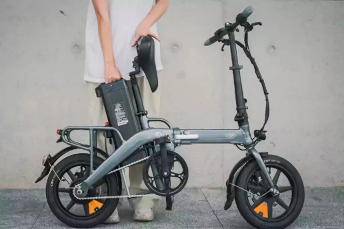 Una batería de larguísima duración que te permite realizar paseos de hasta 200 km con una sola carga. Una batería de larguísima duración que te permite realizar paseos de hasta 200 km con una sola carga.