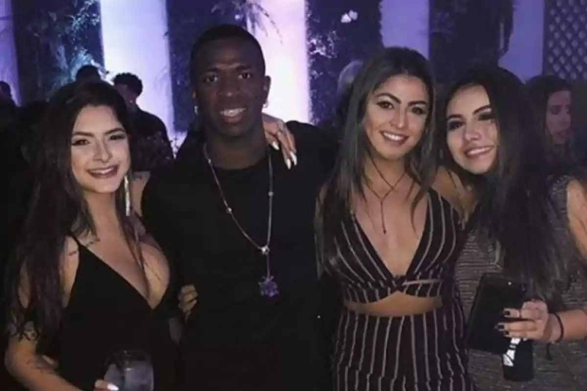 Vinícius celebra sus aniversarios siempre en buena compañía Vinícius celebra sus aniversarios siempre en buena compañía