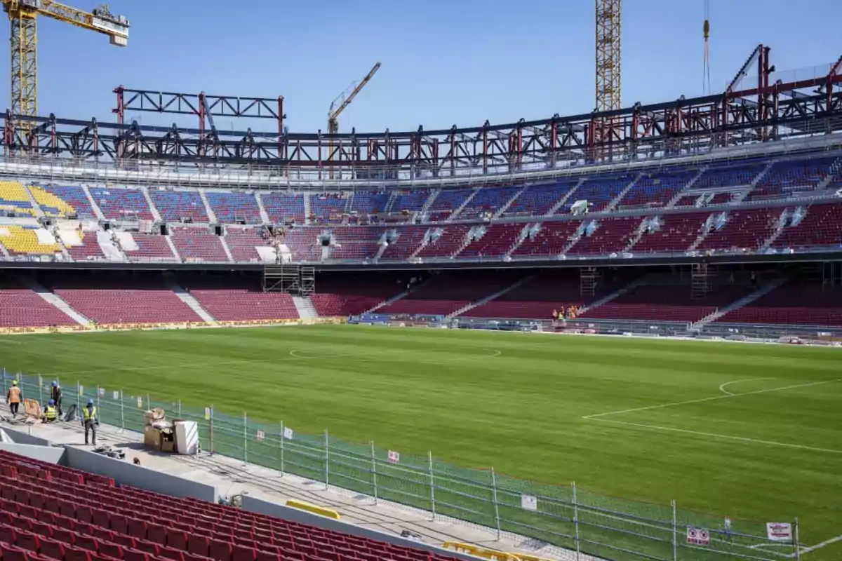El Barça podría seguir jugando en Montjuïc durante toda la temporada El Barça podría seguir jugando en Montjuïc durante toda la temporada