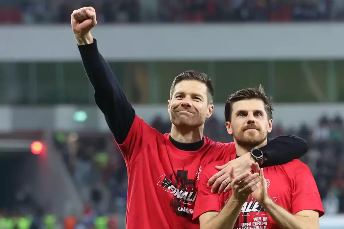 Hofmann coincidió con Xabi Alonso en el Bayer Leverkusen