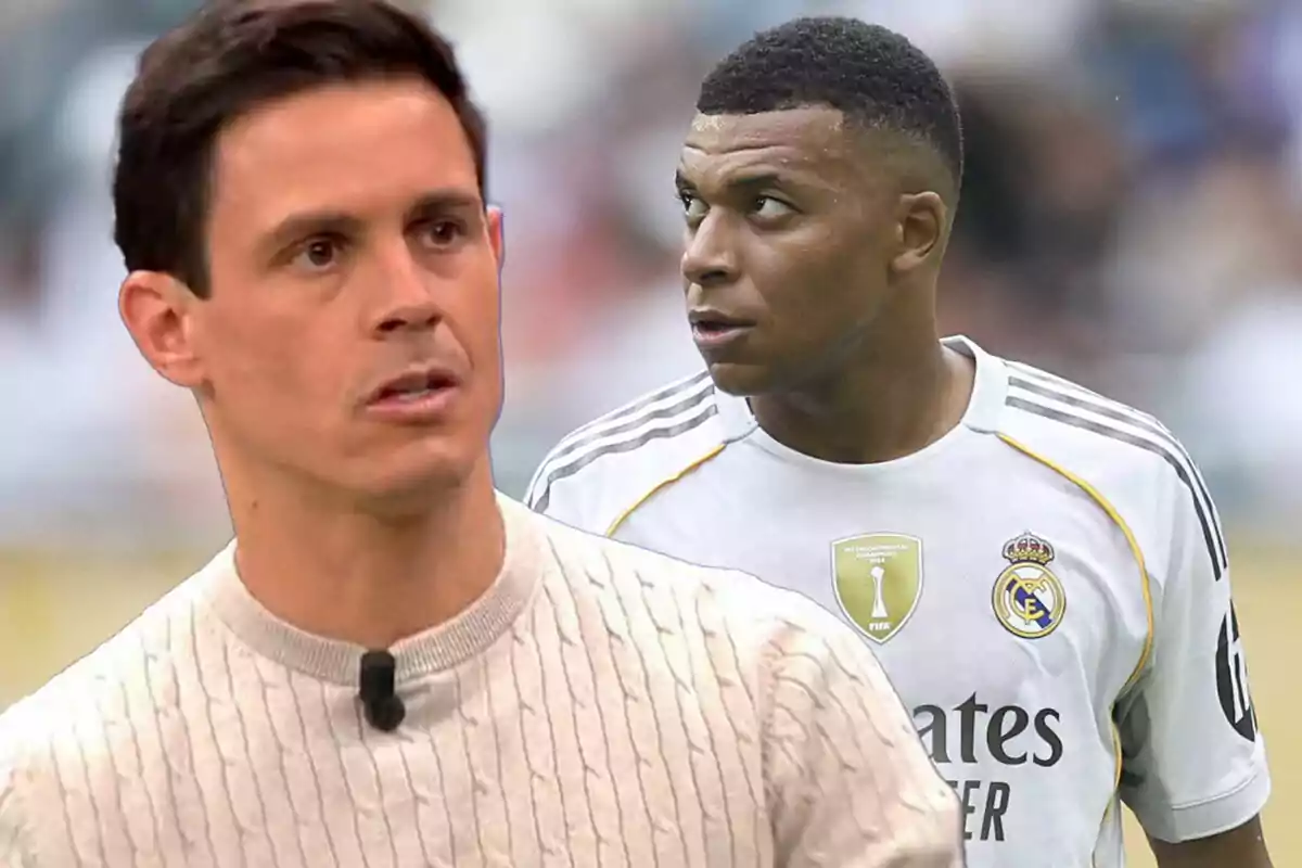 Un hombre con suéter claro y micrófono de solapa al frente y al fondo un futbolista con camiseta blanca del Real Madrid