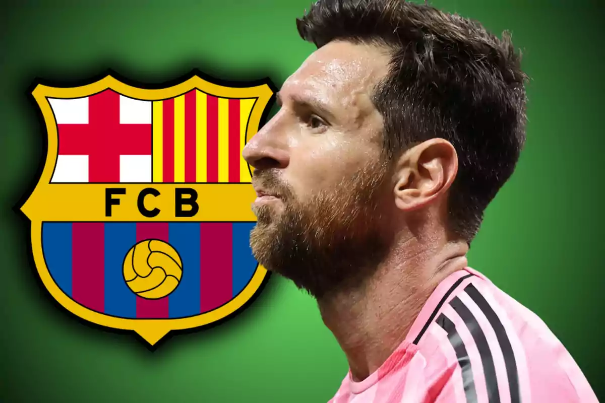 Leo Messi con camiseta rosa y escudo del FC Barcelona sobre fondo verde