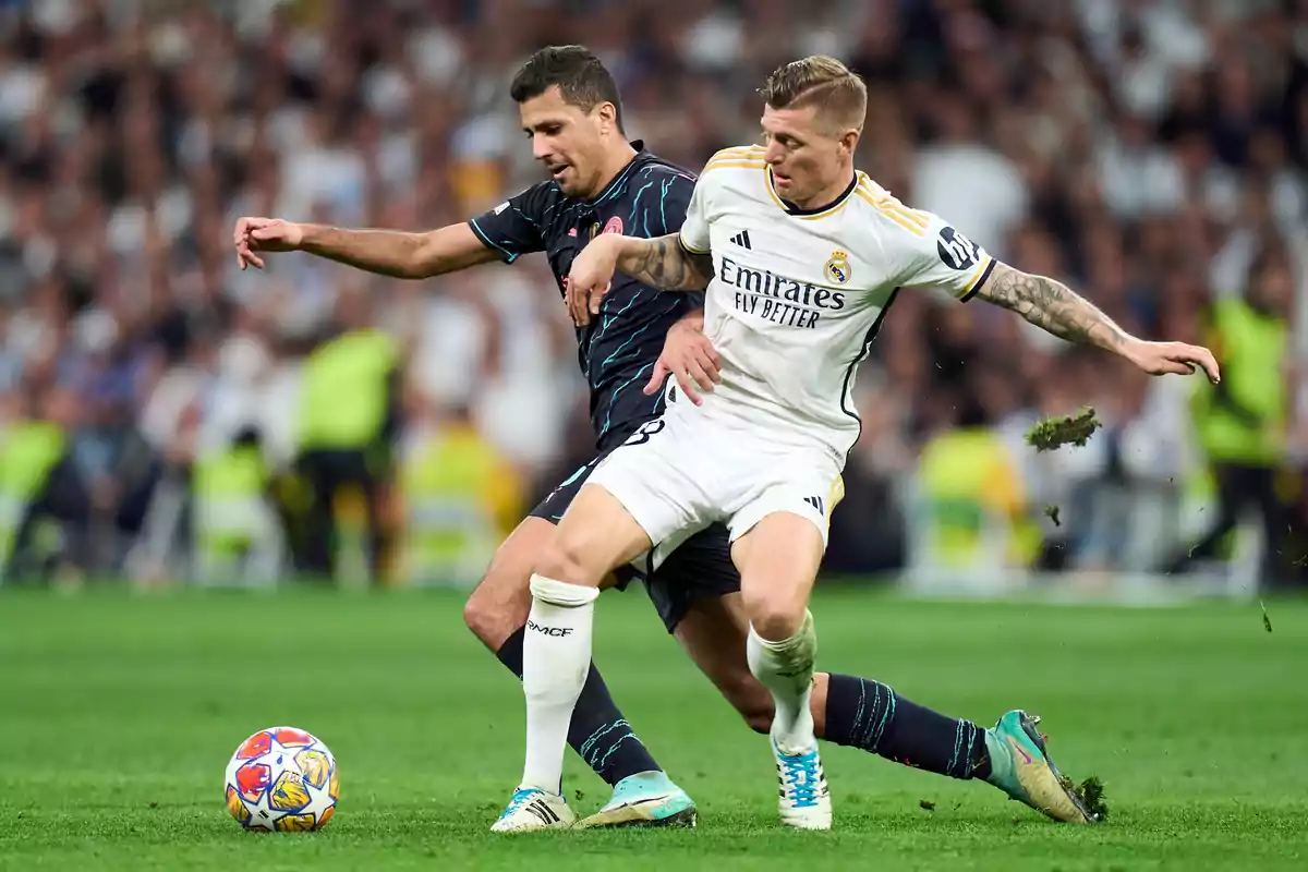Kroos y Rodri se enfrentaron en numerosas ocasiones sobre el terreno de juego Kroos y Rodri se enfrentaron en numerosas ocasiones sobre el terreno de juego