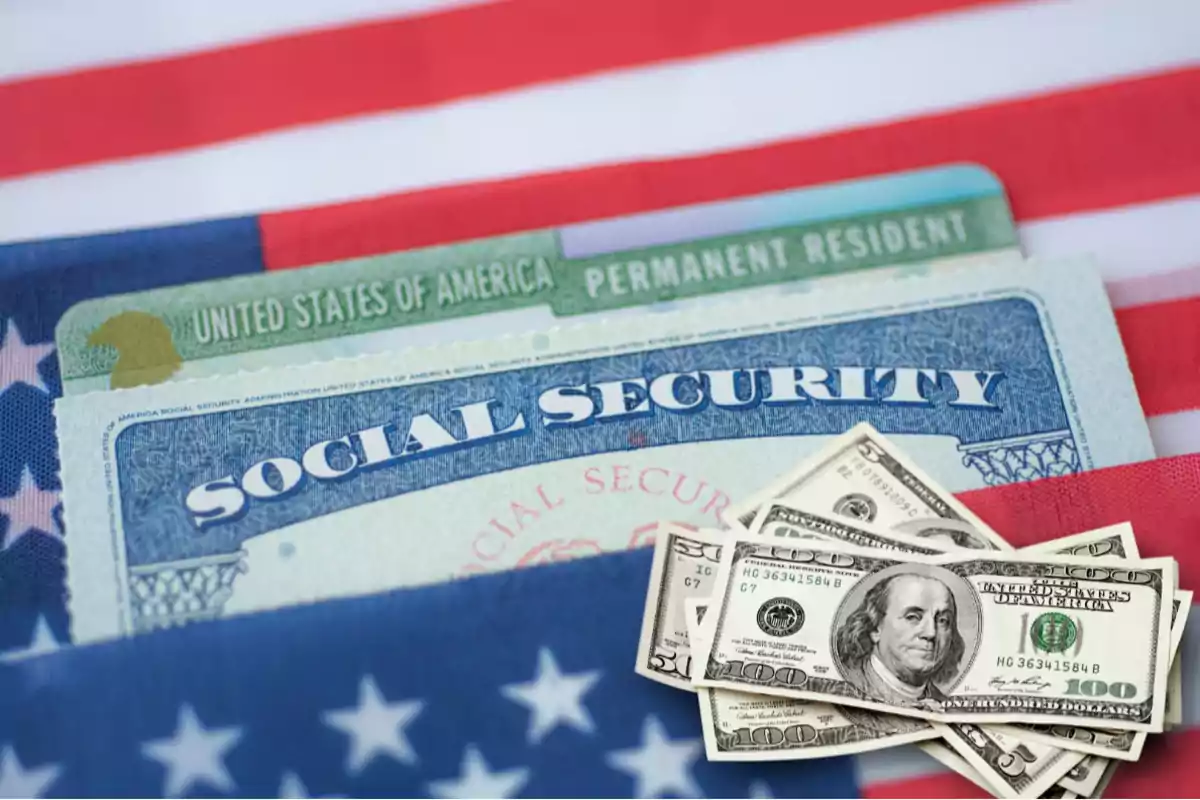 Tarjeta de seguro social, tarjeta de residencia permanente y billetes de dólares sobre una bandera de Estados Unidos