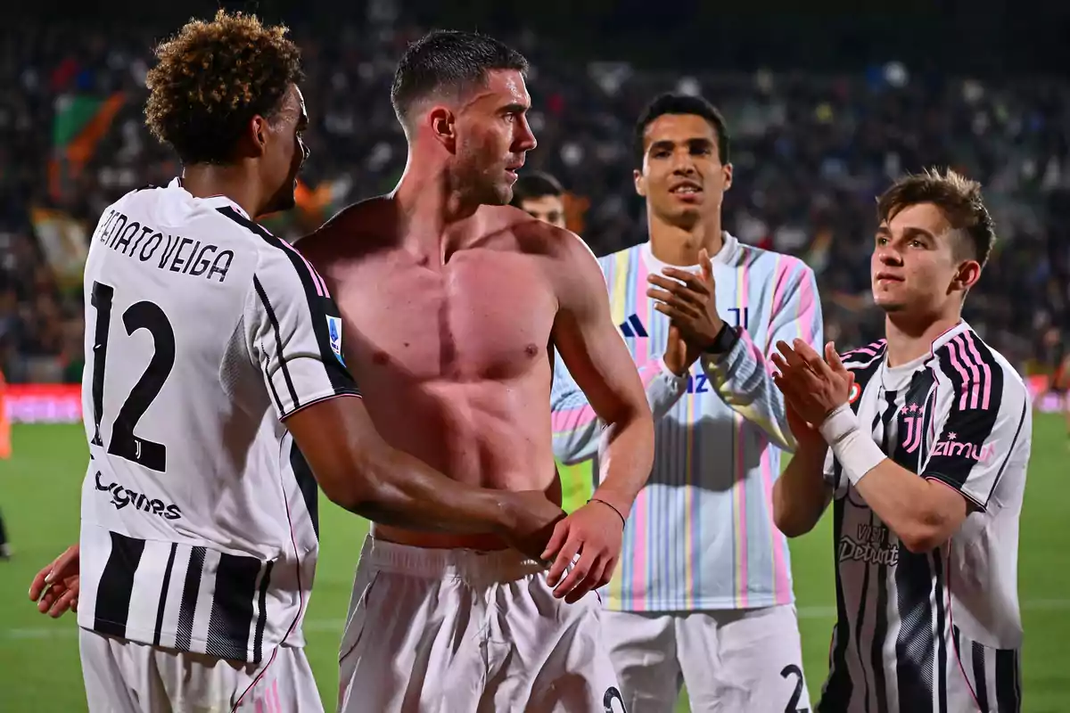 Vlahovic es un jugador que gusta, y mucho, a Xabi Alonso Vlahovic es un jugador que gusta, y mucho, a Xabi Alonso