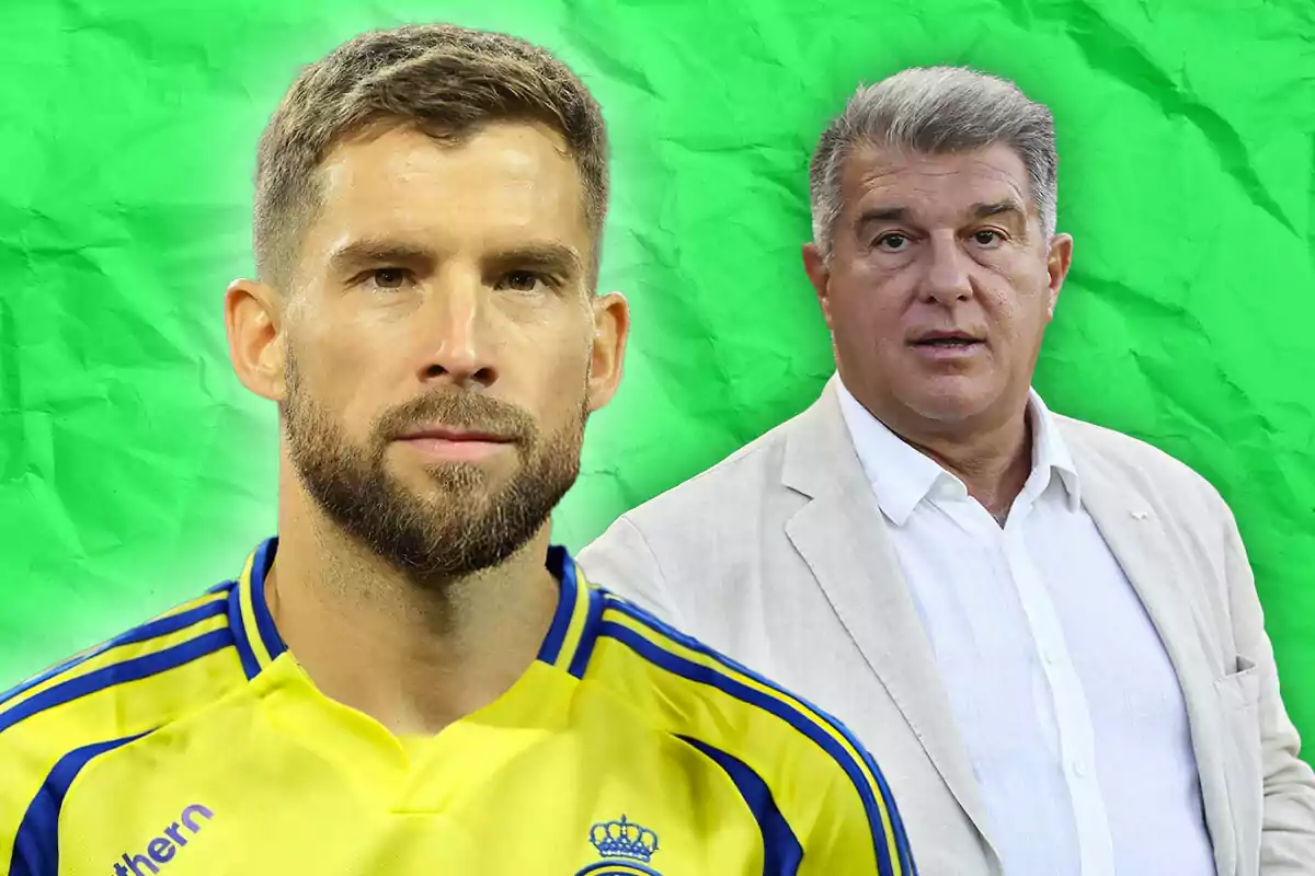 Dos hombres posan frente a un fondo verde uno lleva un uniforme deportivo amarillo y azul y el otro viste un saco claro con camisa blanca