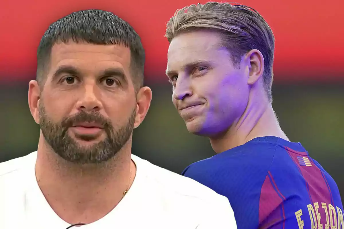Dos hombres aparecen en la imagen, uno en primer plano con barba y cabello corto, y otro al fondo con camiseta azul y roja mirando hacia atrás.