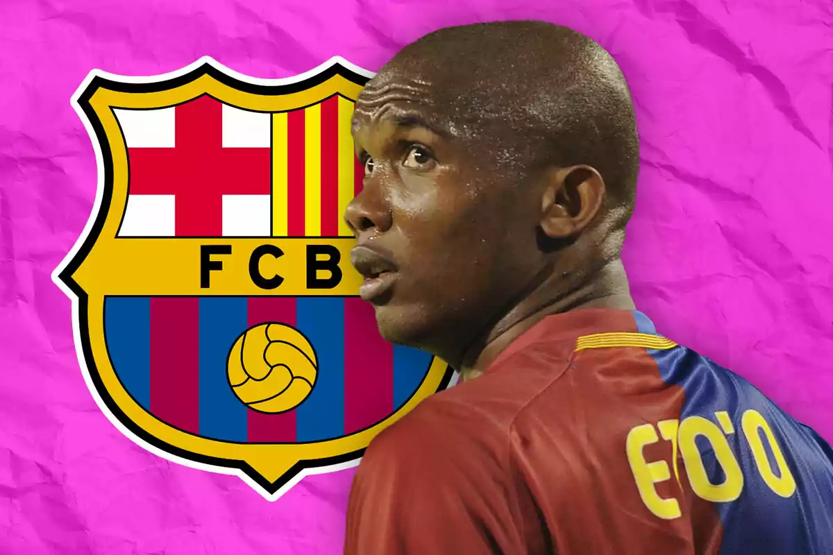 Futbolista con camiseta del Barcelona frente al escudo del club sobre fondo rosa