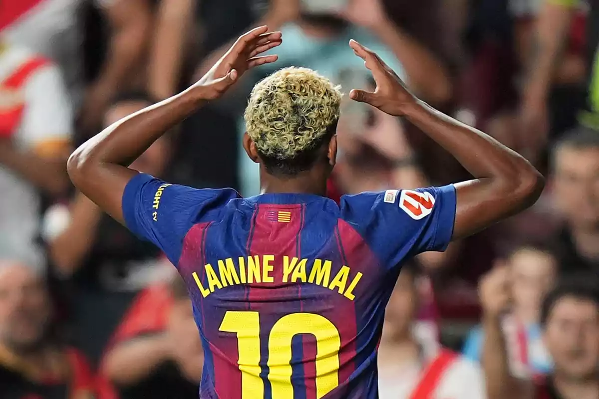 Lamine Yamal se corona él mismo como rey del fútbol Lamine Yamal se corona él mismo como rey del fútbol