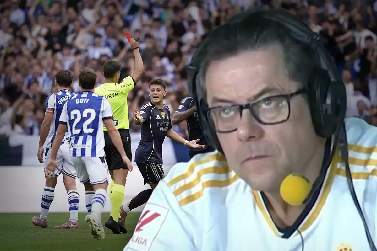 Tomás Roncero in the foreground, while Gil Manzano sends off Huijsen in the background.