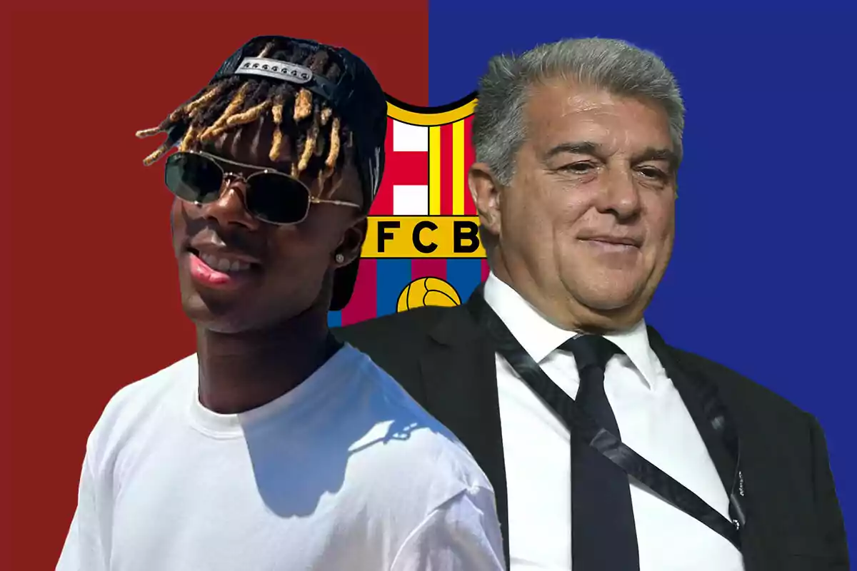 Nico Williams y Joan Laporta posando frente a un fondo con el escudo del FC Barcelona.