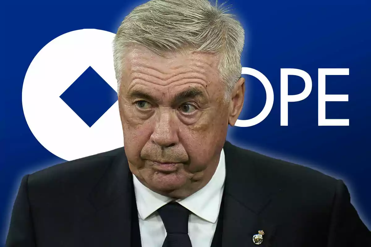 Carlo Ancelotti con expresión seria frente a un fondo azul con texto.