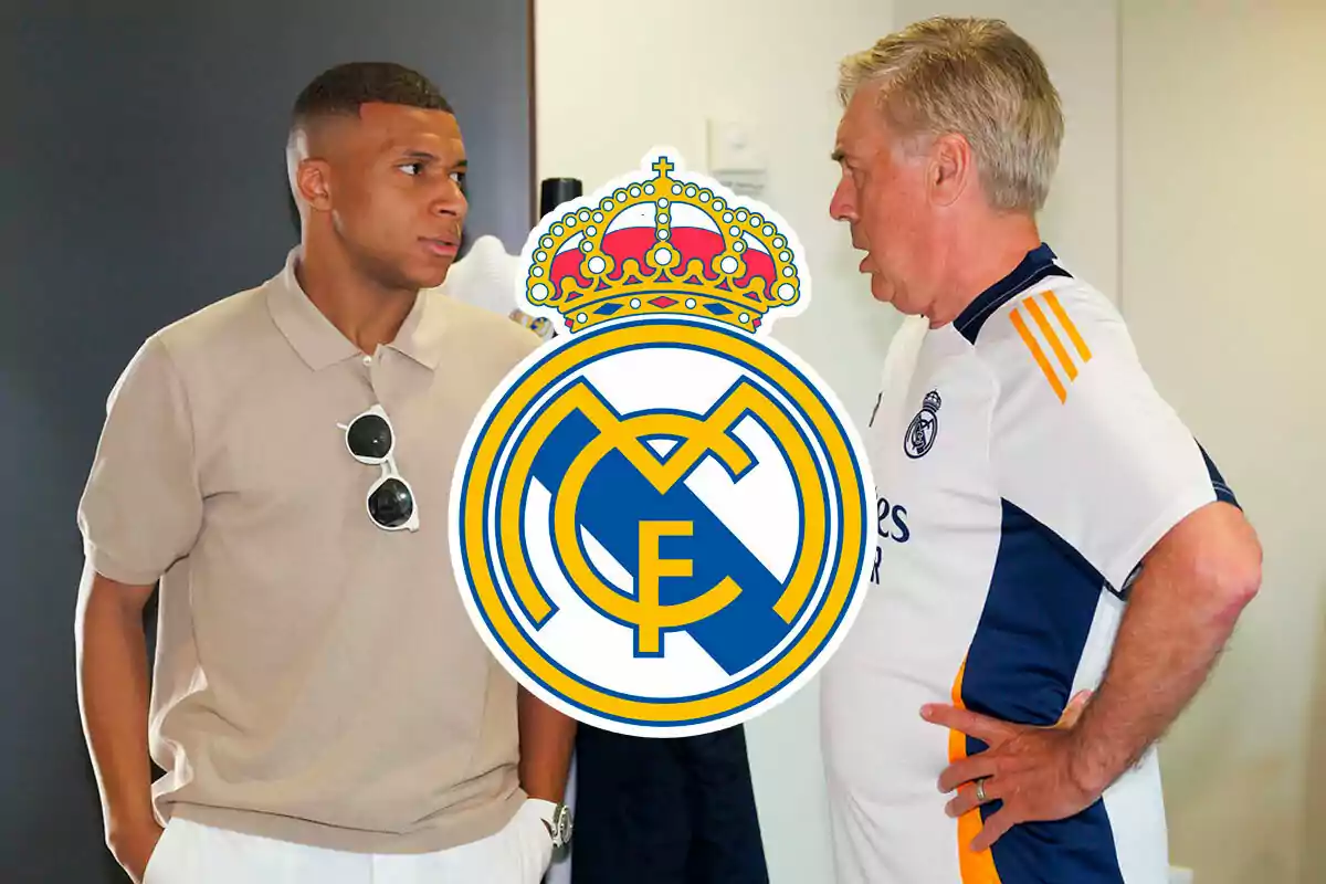 Kylian Mbappé y Carlo Ancelotti conversando con el logo del Real Madrid en el centro.