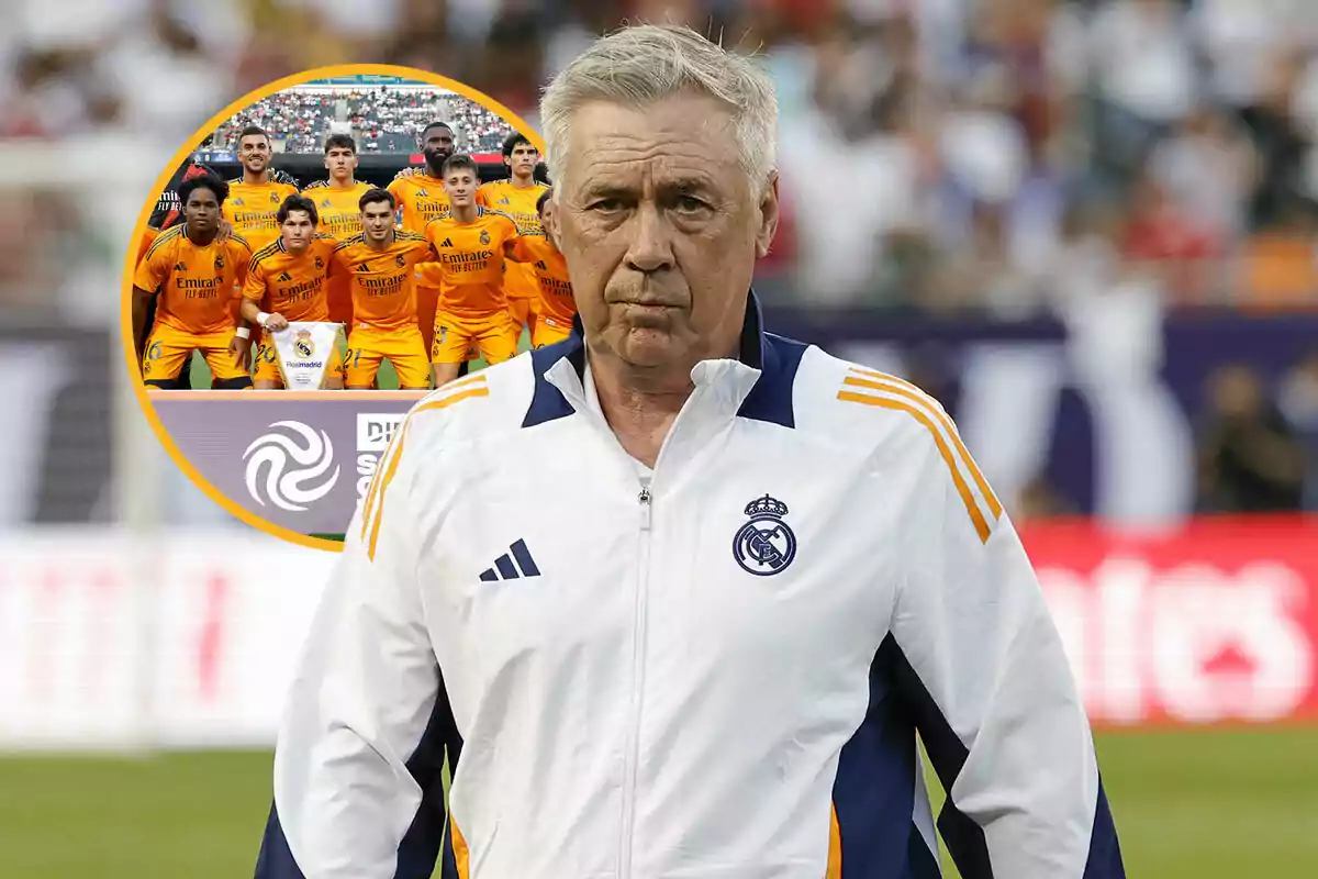 Carlo Ancelotti con una chaqueta blanca del Real Madrid aparece en primer plano, mientras que en un círculo detrás de él se ve a un grupo de jugadores del equipo posando para una foto.