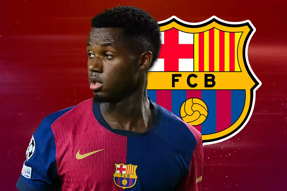 Ansu Fati con la camiseta del FC Barcelona frente al escudo del club. Ansu Fati con la camiseta del FC Barcelona frente al escudo del club.