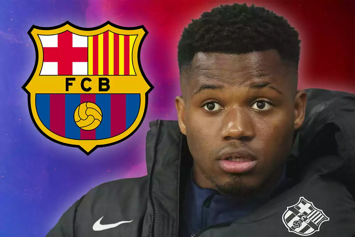 Un jugador de fútbol con una chaqueta negra aparece junto al escudo del FC Barcelona sobre un fondo de colores rojo y azul. Un jugador de fútbol con una chaqueta negra aparece junto al escudo del FC Barcelona sobre un fondo de colores rojo y azul.
