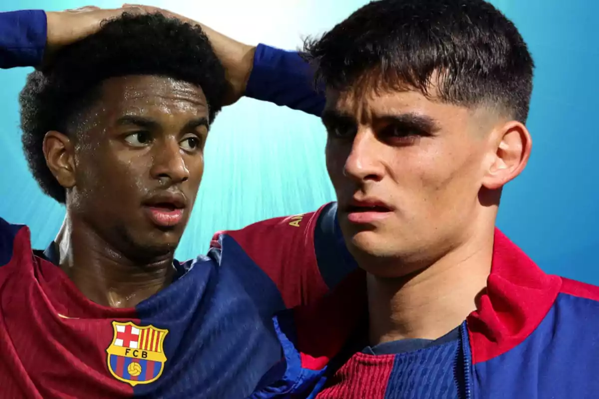 Dos jugadores de fútbol con camisetas del FC Barcelona, uno con las manos en la cabeza y el otro mirando al frente, sobre un fondo azul.