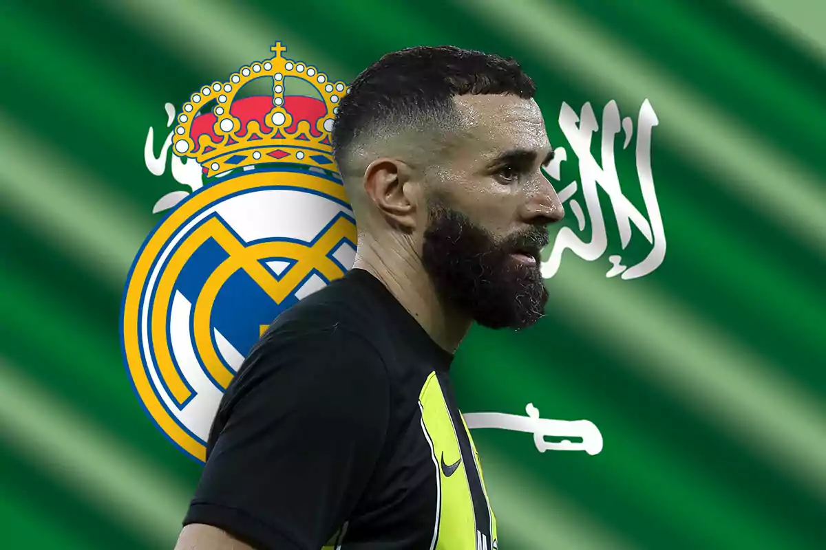 Benzema de perfil, detrás el escudo del Madrid y la bandera de Arabia Saudí
