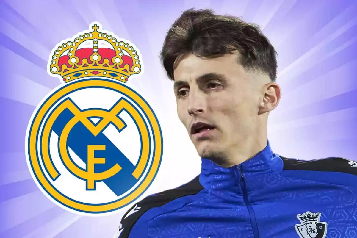 Futbolista con chaqueta azul y escudo de Osasuna junto al escudo del Real Madrid sobre un fondo morado con rayos claros