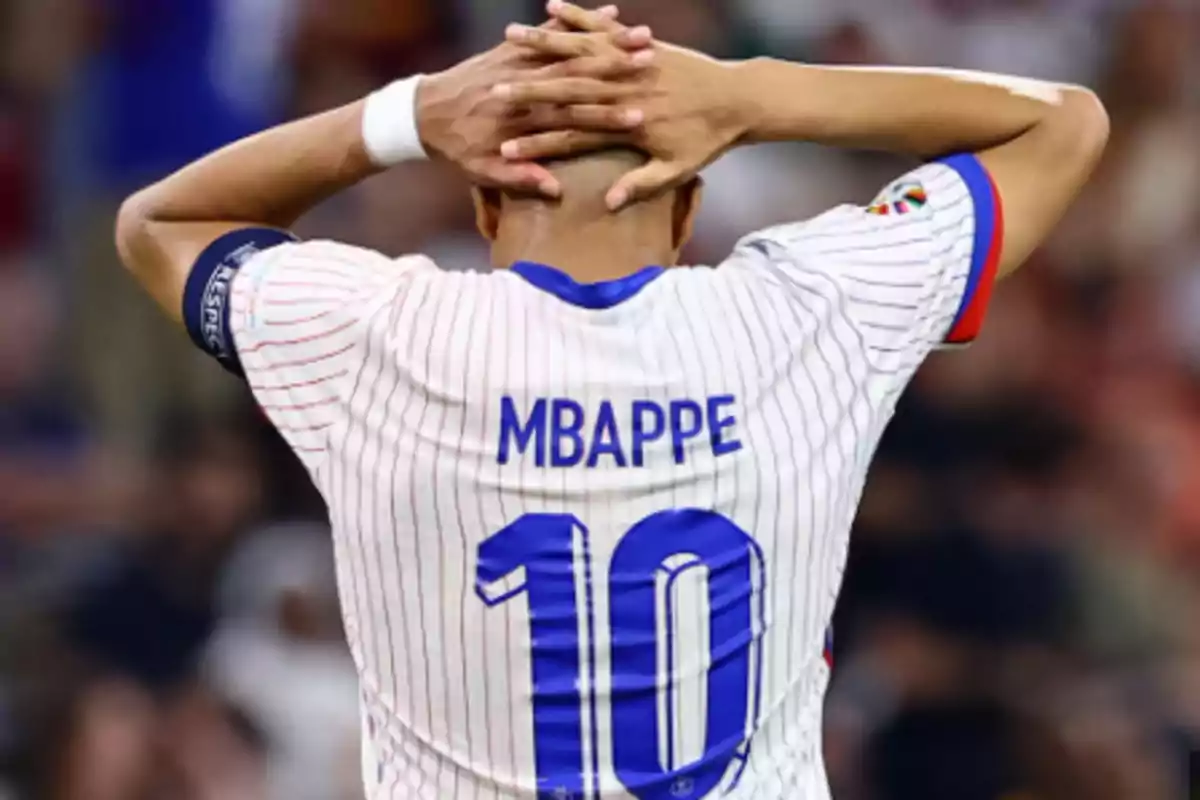 Mbappé lucirá en el Real Madrid el mismo dorsal que ya utiliza con Francia Mbappé lucirá en el Real Madrid el mismo dorsal que ya utiliza con Francia