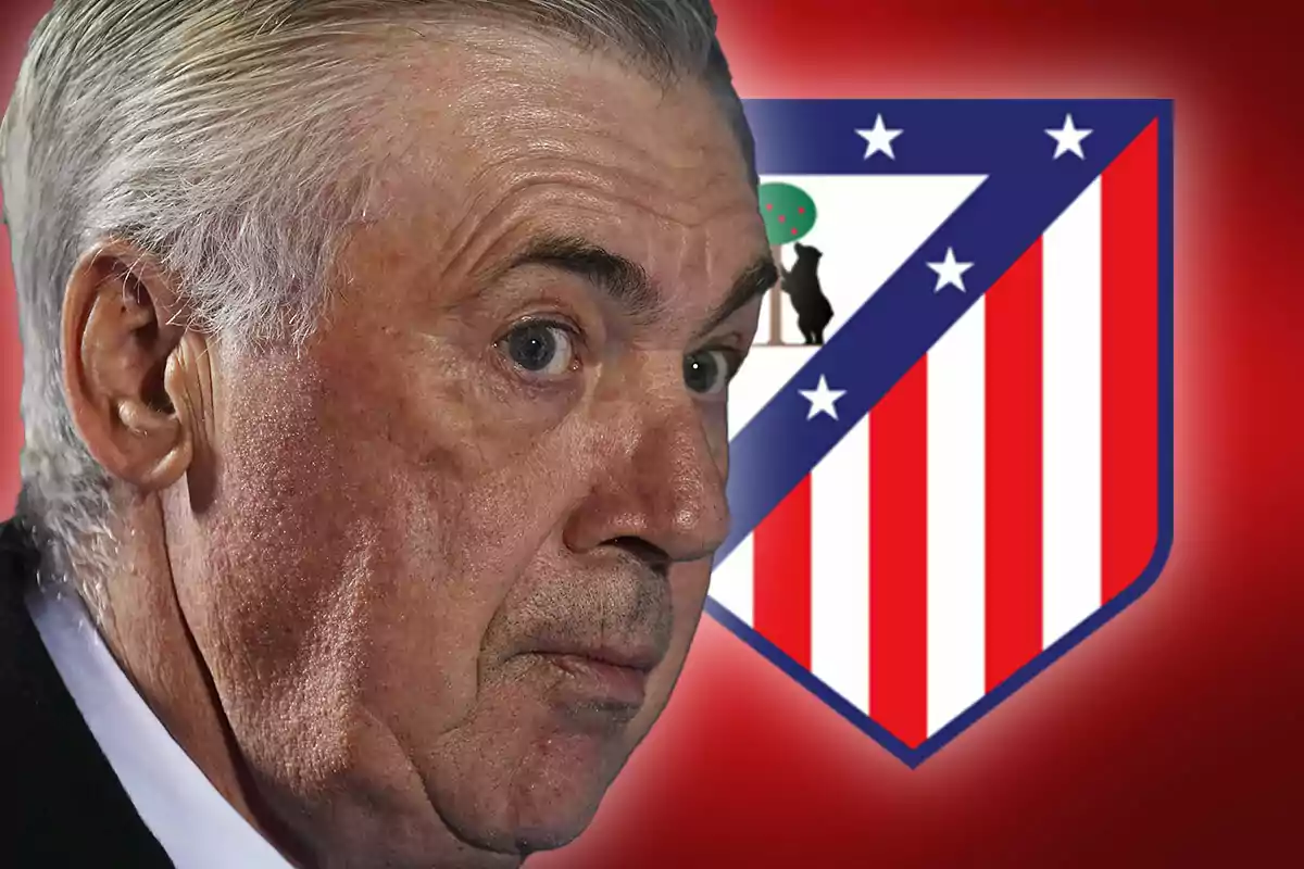 Carlo Ancelotti con canas mirando a un lado, detrás el escudo del Atlético de Madrid.