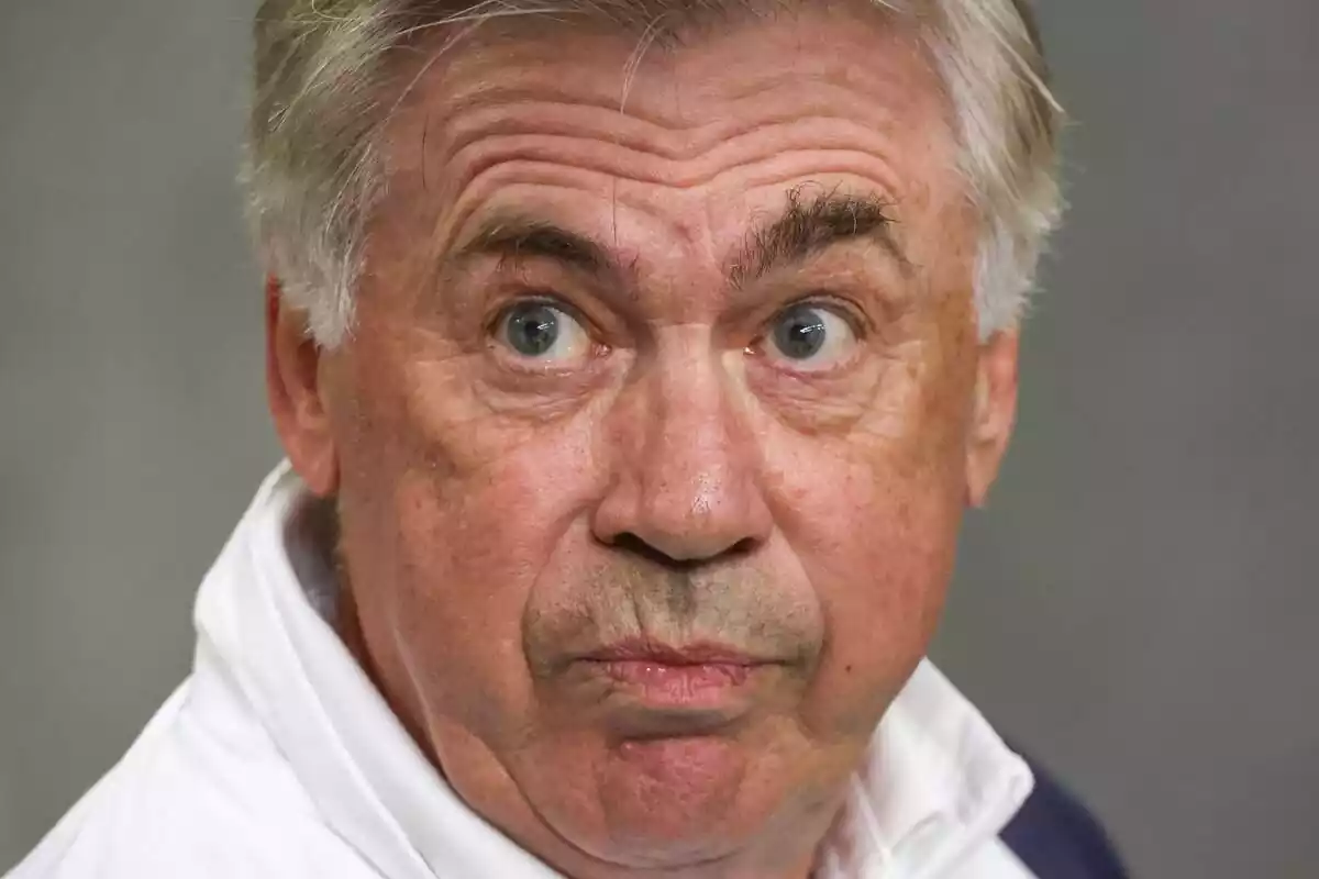 Carlo Ancelotti con los ojos muy abiertos