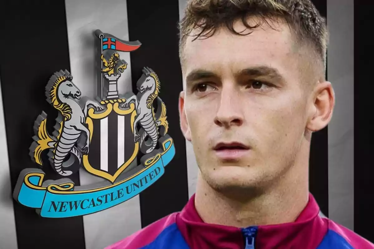 Un jugador de fútbol con el escudo del Newcastle United de fondo.