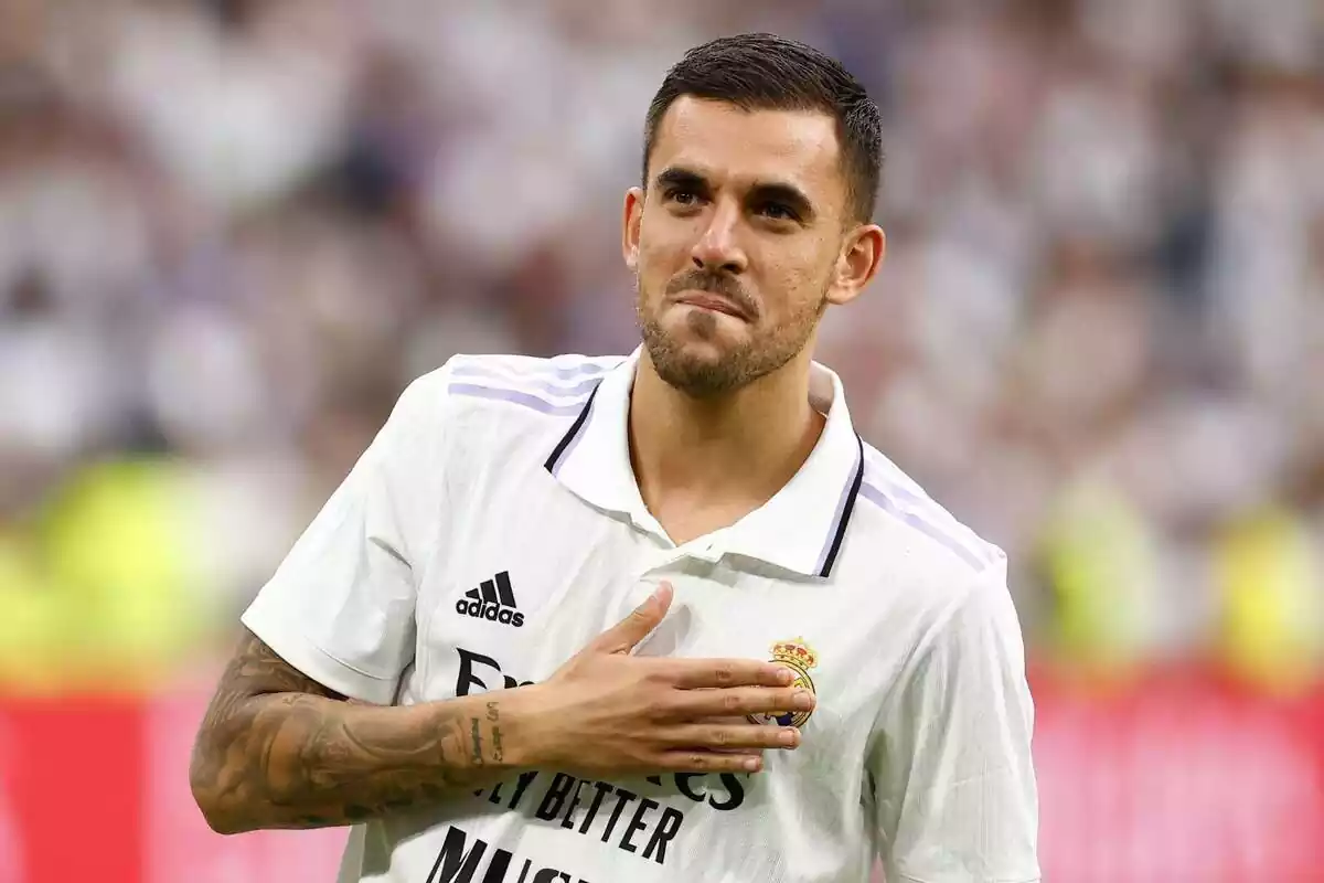 Dani Ceballos puts his hand to his chest as a sign of gratitude against the Santiago Bernabéu