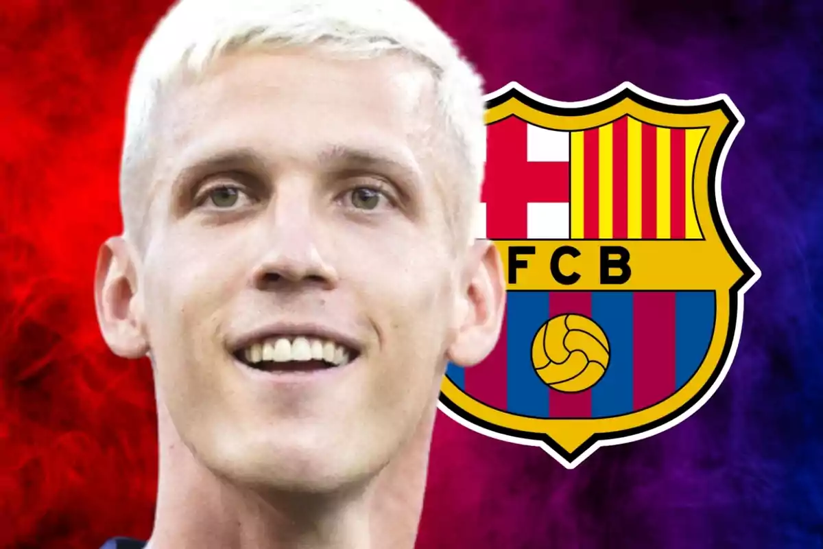 A smiling blond man with the FC Barcelona crest in the background.