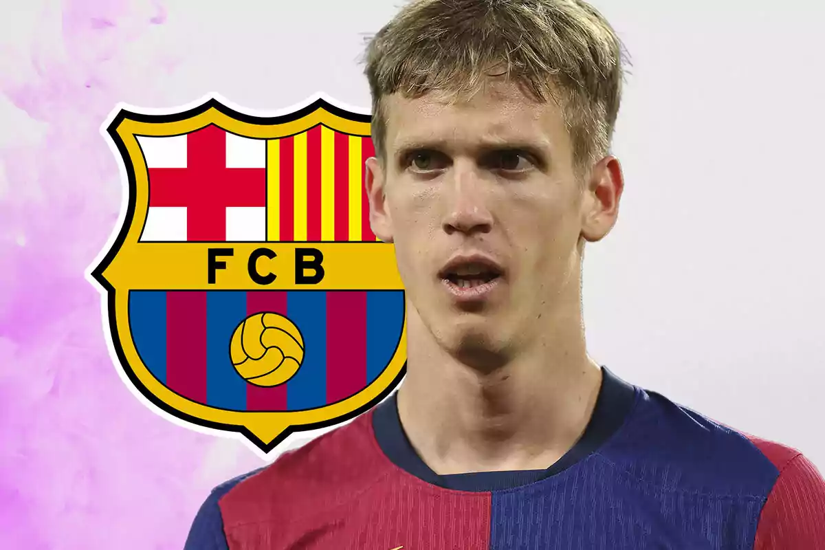 Futbolista con camiseta azulgrana frente al escudo del FC Barcelona