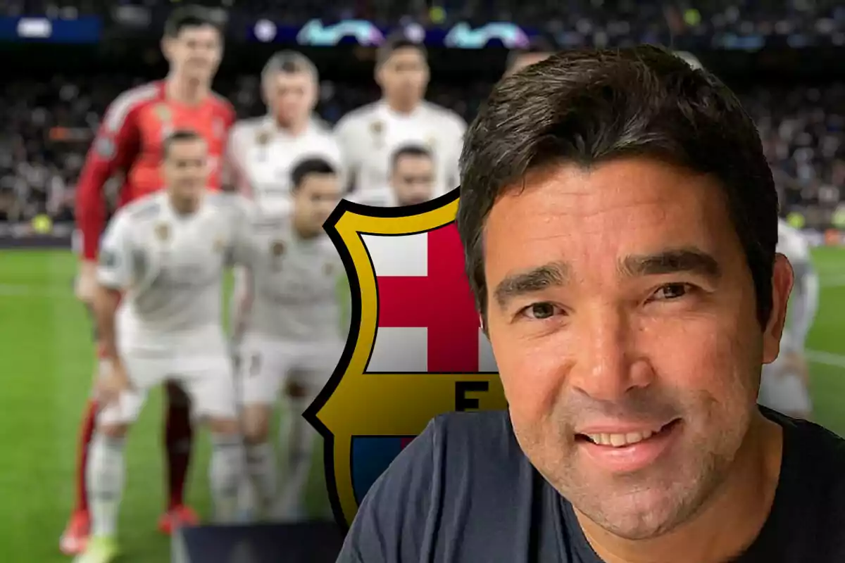 Deco sonriente en primer plano con un grupo de jugadores del Real Madrid desenfocados en el fondo y el escudo del FC Barcelona superpuesto.