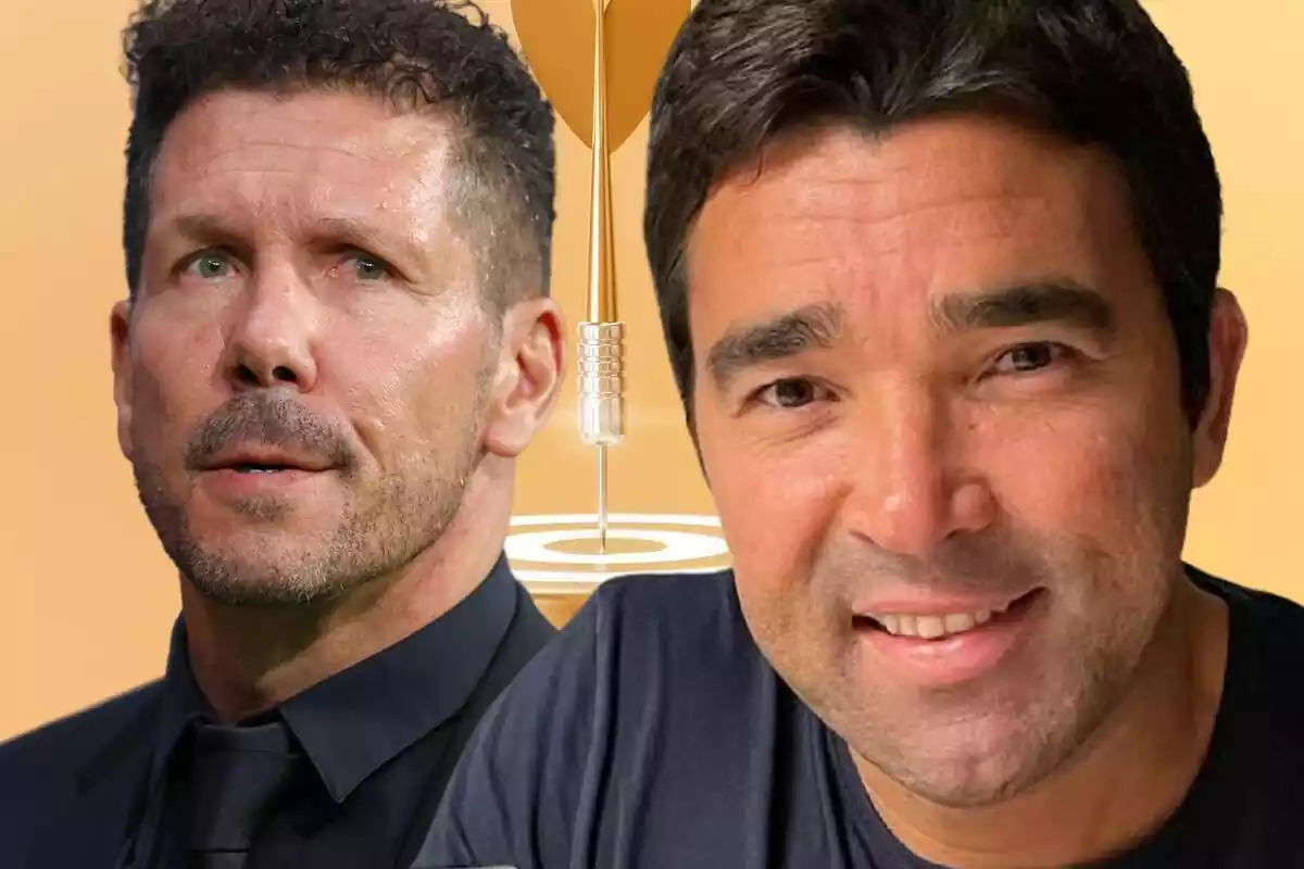 Deco y Simeone en primer plano con un dardo clavado en una diana al fondo