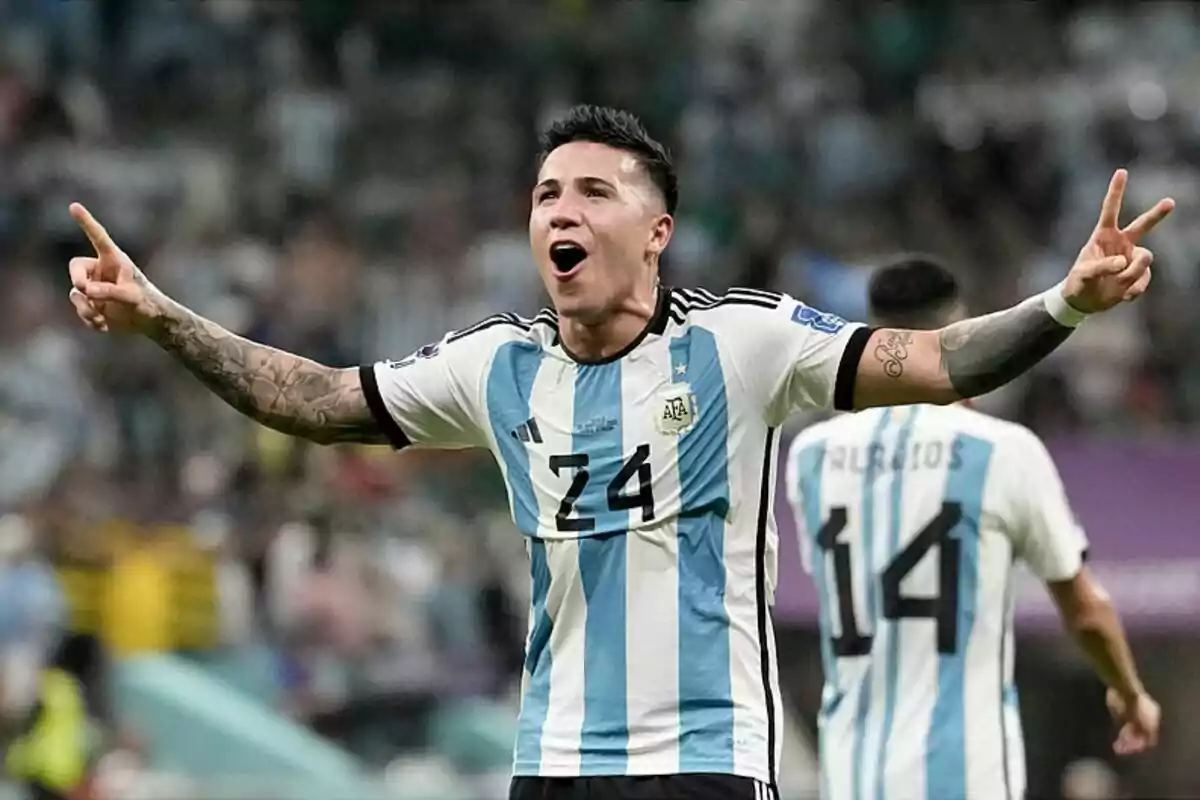 Argentine soccer player celebrating a goal with his arms outstretched and making the victory sign.