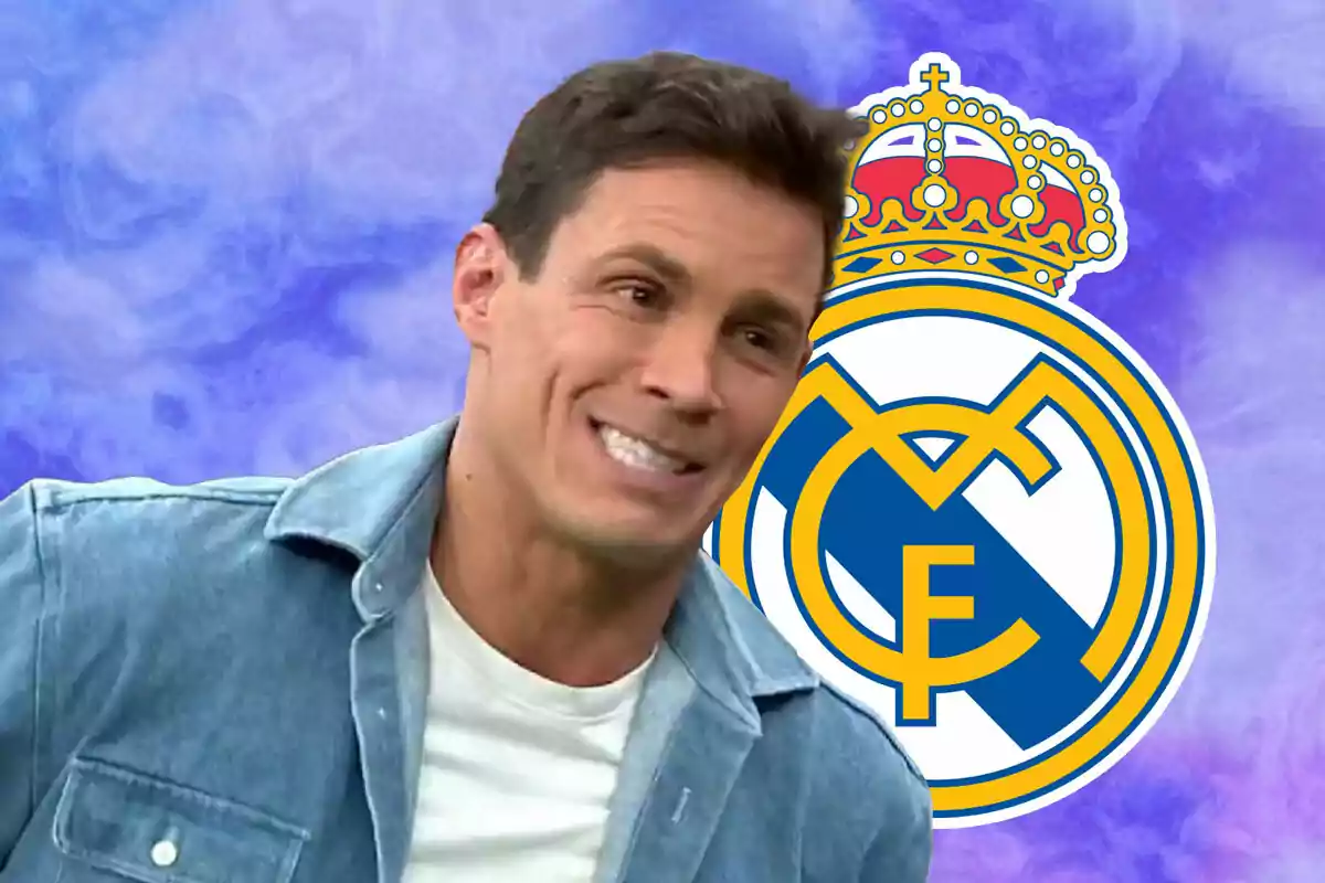 Smiling man in a denim jacket in front of the Real Madrid crest on a blue and purple background.