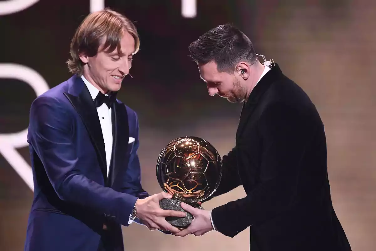 El Balón de Oro de Modric y los 8 Balones de Oro de Messi ya fijan la posición del cuadro de honor de Barça y Real Madrid