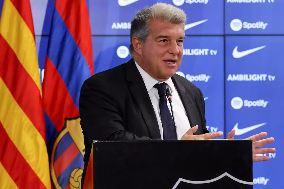 Joan Laporta ha dedicado la mitad de su discurso a lanzarle flores a Deco