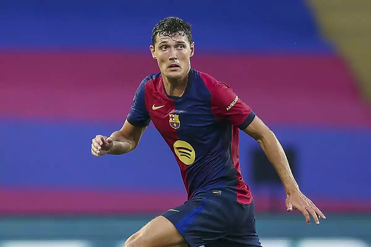 Andreas Christensen con uniforme del FC Barcelona en acción durante un partido.