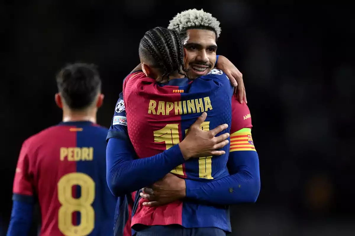 Raphinha y Ronald Araújo llevan los galones en el vestuario del Barça