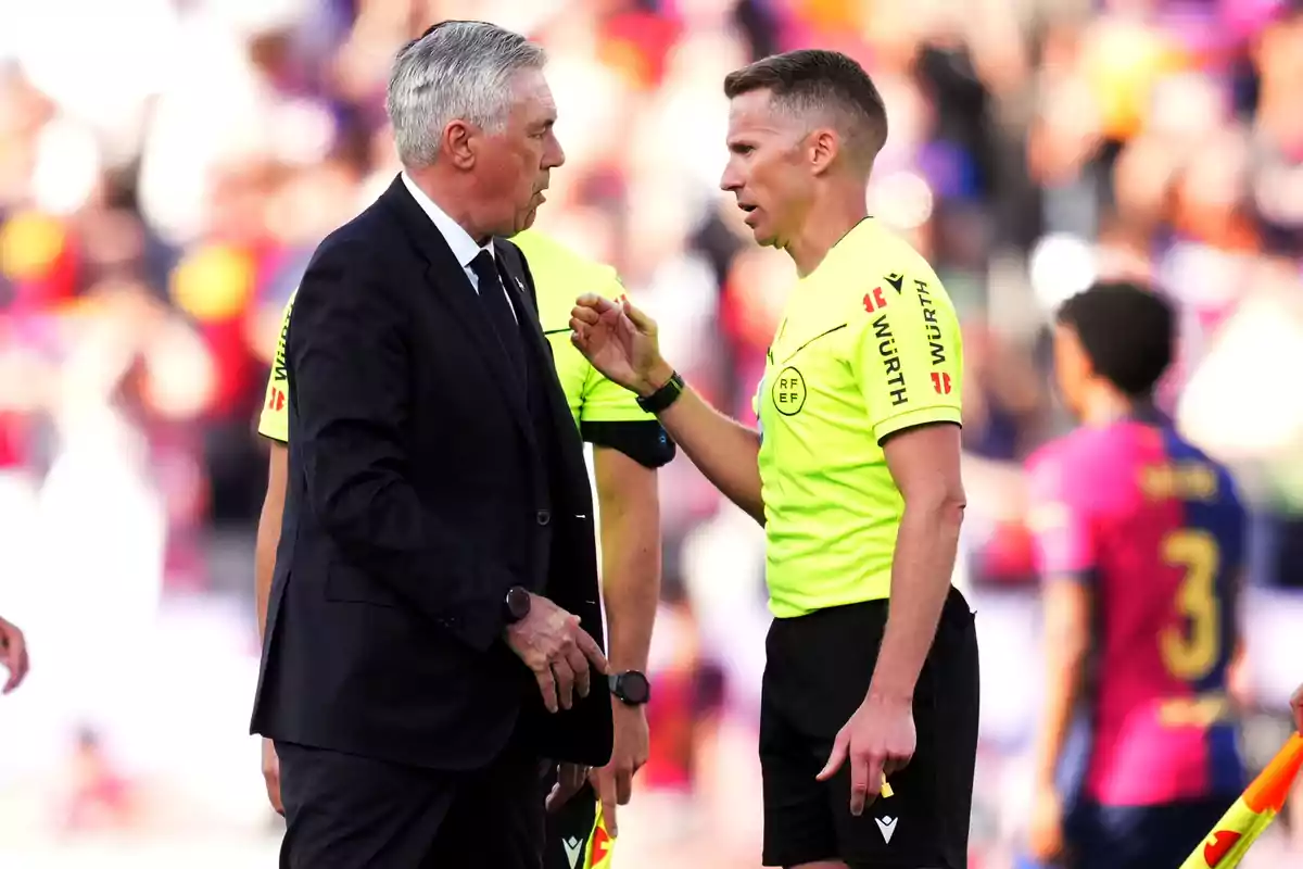 A Carlo Ancelotti no le gustó la actuación de Hernández Hernández A Carlo Ancelotti no le gustó la actuación de Hernández Hernández