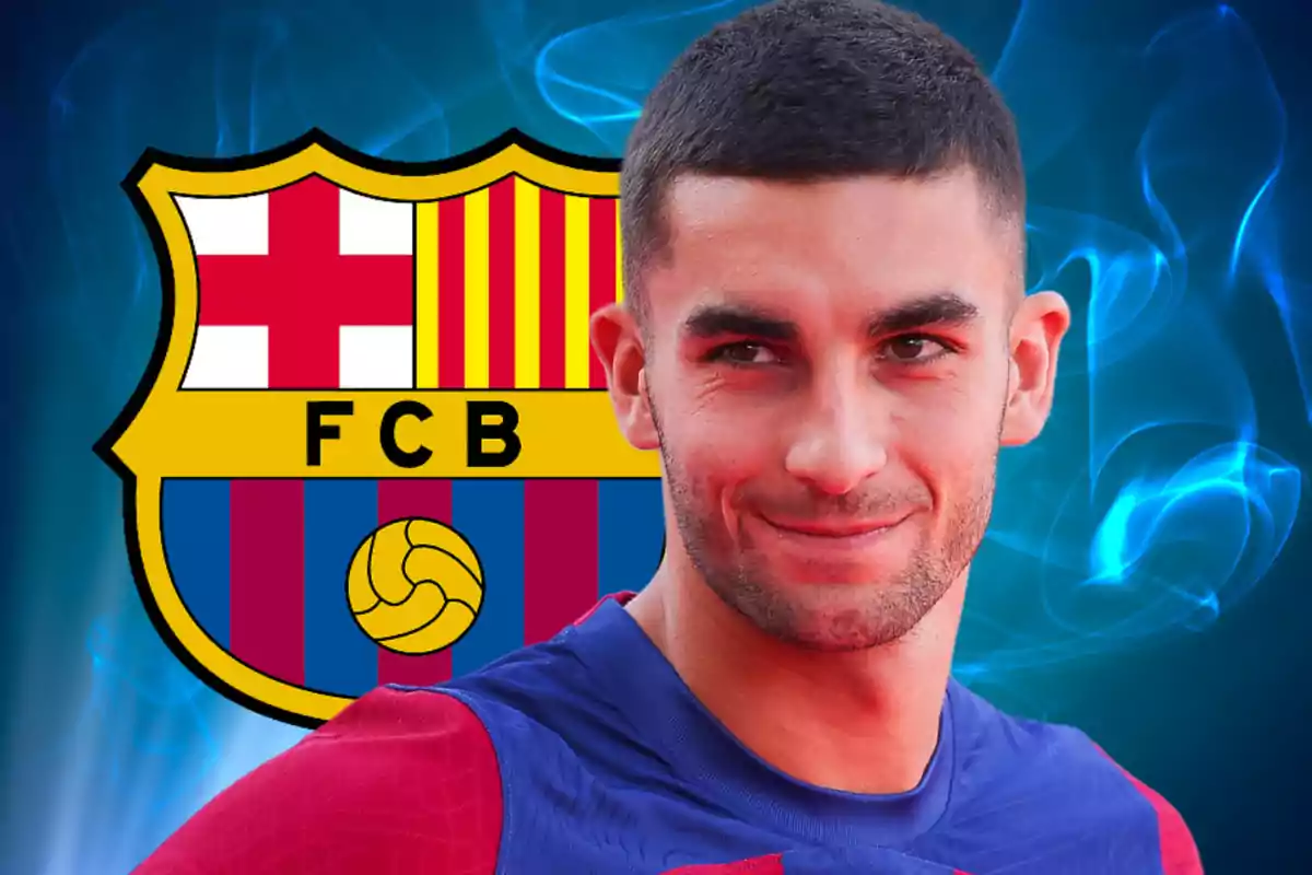 Jugador del FC Barcelona con el escudo del club de fondo y un efecto de humo azul