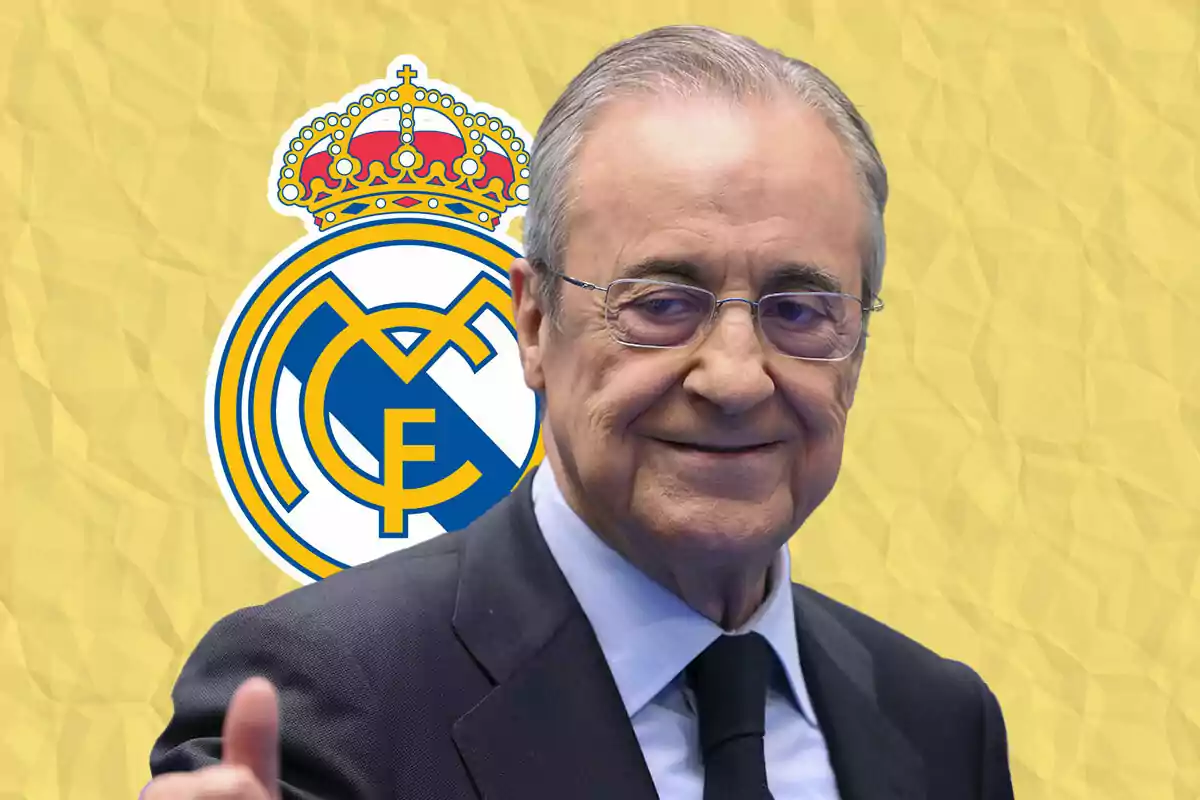 Florentino Pérez con gafas y traje oscuro frente al logo del Real Madrid sobre un fondo amarillo.