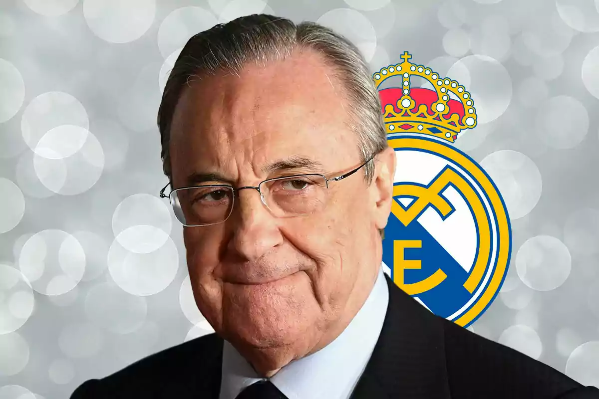 Florentino Pérez con gafas y traje oscuro frente a un fondo con el logo del Real Madrid.