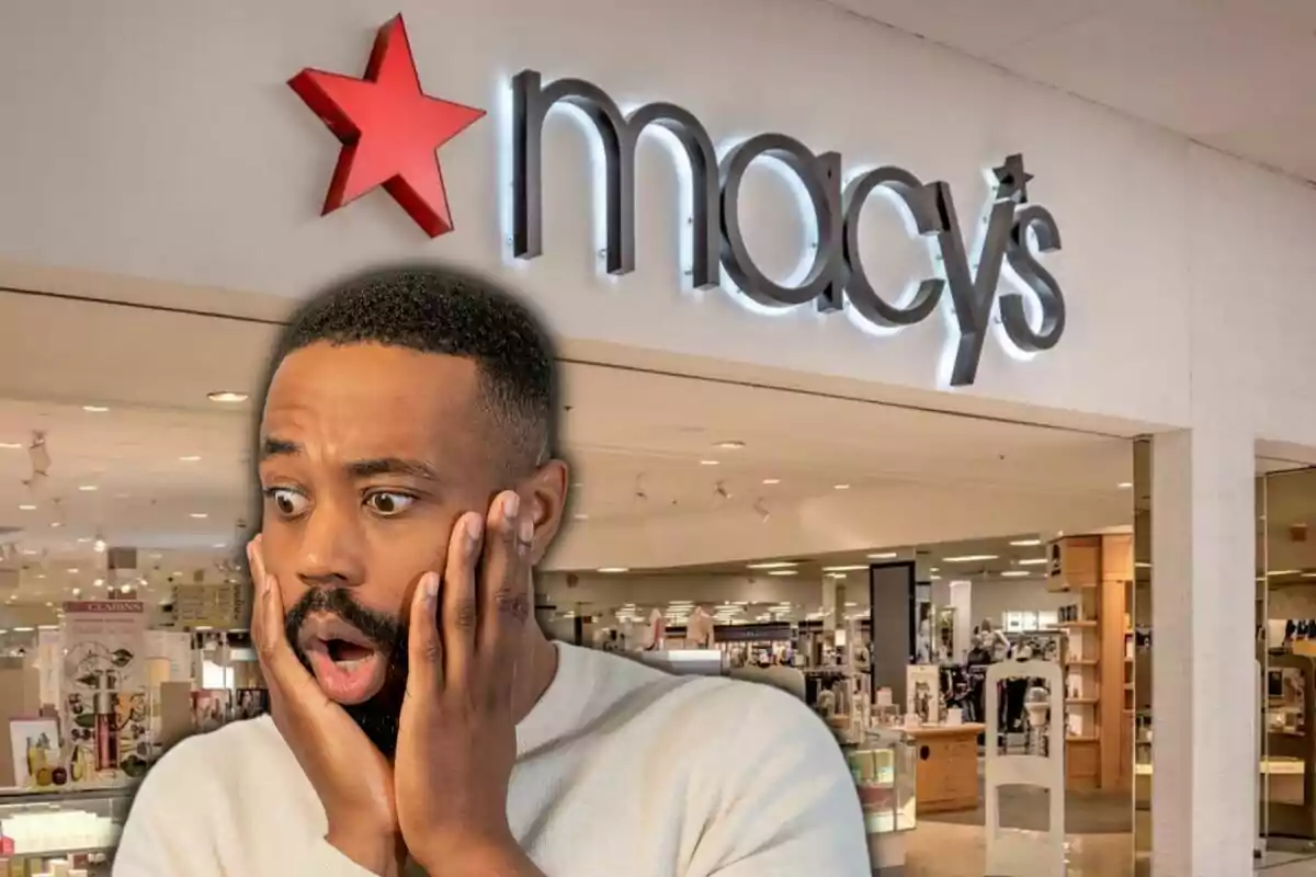 Un hombre con expresión de sorpresa frente a la entrada de una tienda Macy's.