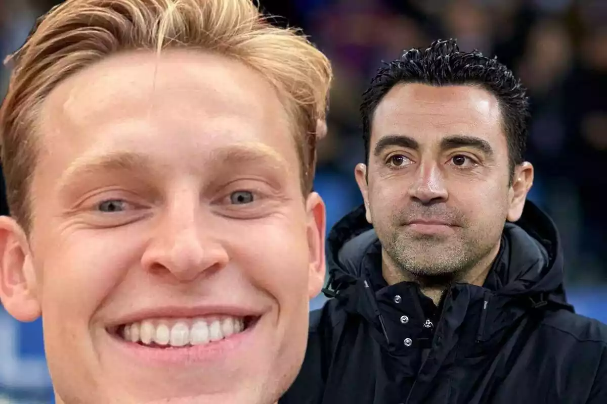 Primer plano de Frenkie de Jong mirando a cámara y Xavi Hernández mirándolo